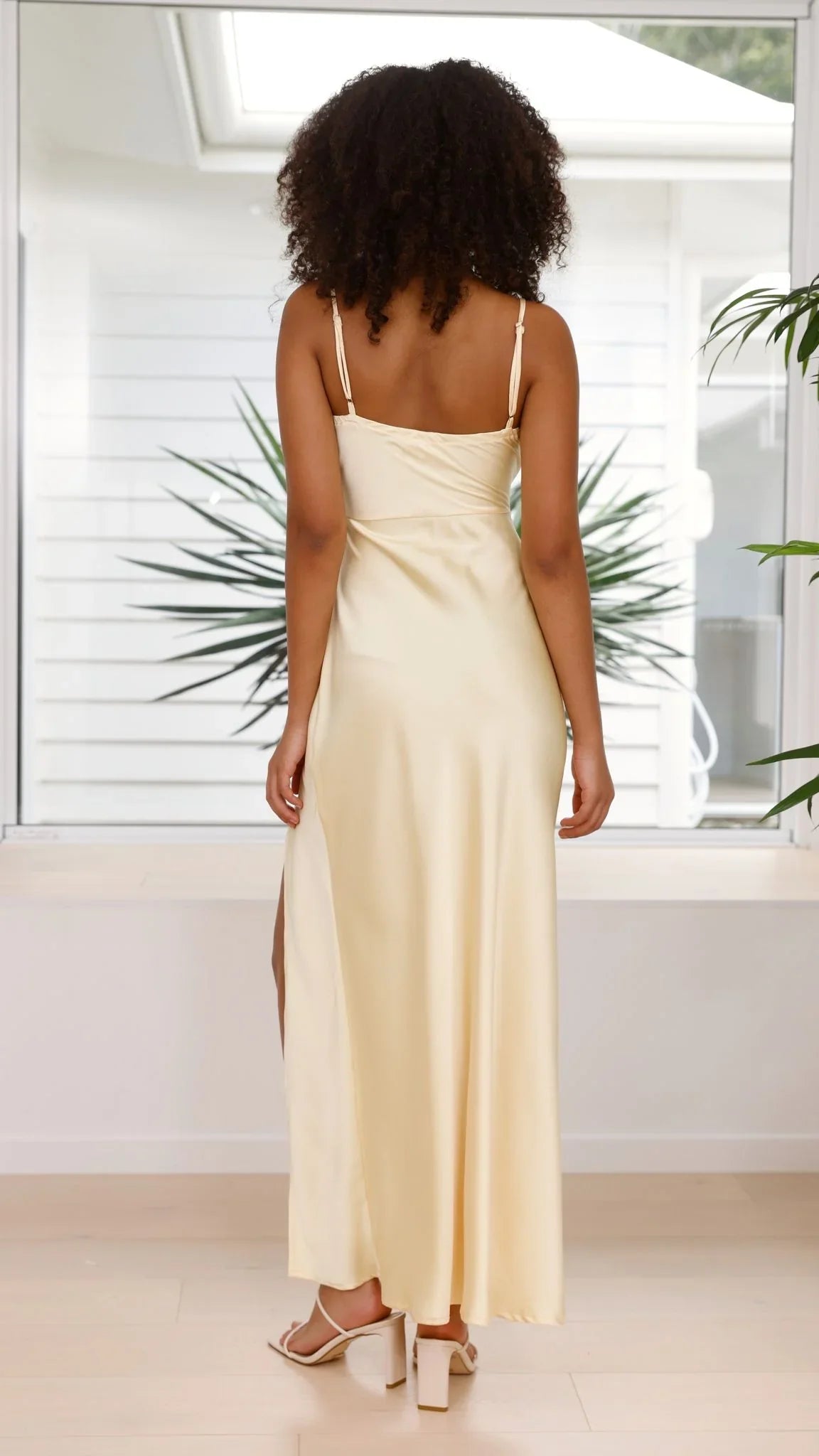 Ilana – Robe Longue Élégante