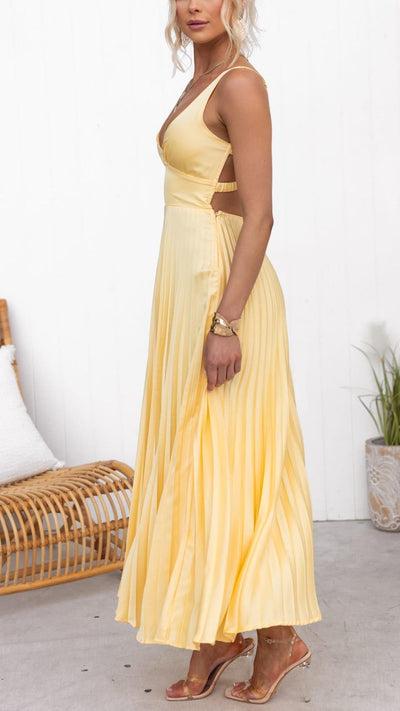 Aby - Robe longue plissée jaune à col en V