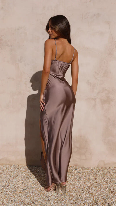 Ilana – Robe Longue Élégante